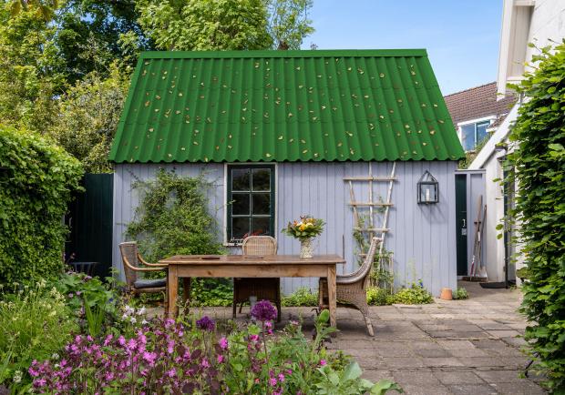 Gartenschuppen mit Onduline Easyfix Compact Wellplatten in grün