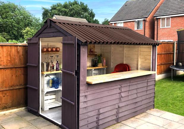 Gartenbar mit Onduline Base Wellplatten in braun