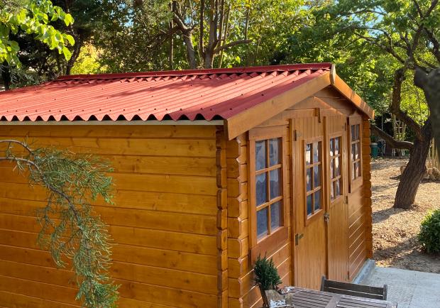 Gartenhaus mit Onduline Base Wellplatten in rot
