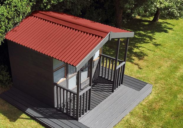 Gartenhaus mit Onduline Base Wellplatten in rot