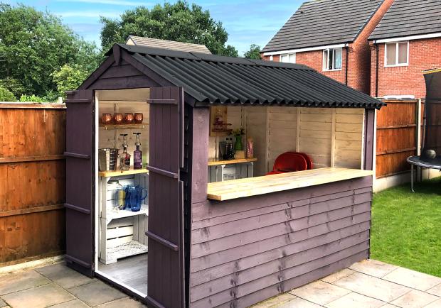 Gartenbar mit Onduline Base Wellplatten in schwarz