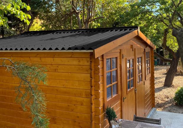 Gartenhaus mit Onduline Base Wellplatten in schwarz