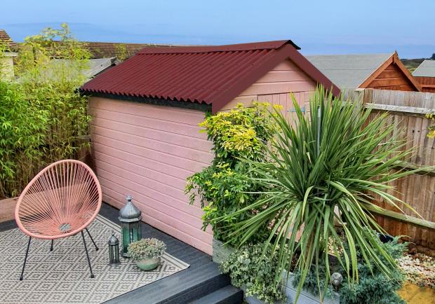 Gartenschuppen mit ONDULINE DURO-S / CLASSIC Wellplatten in rot