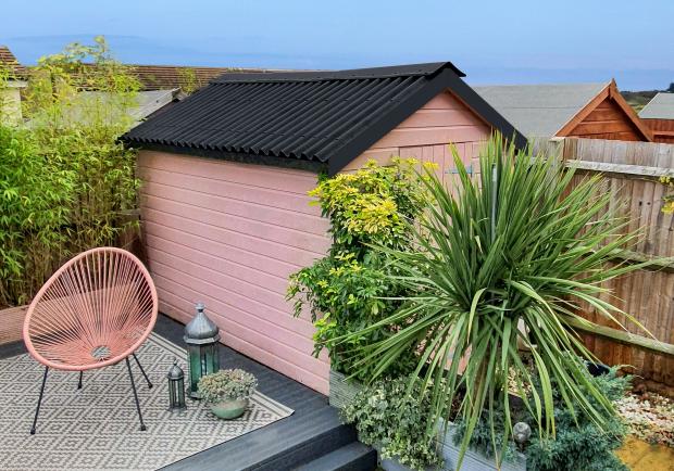 Gartenschuppen mit ONDULINE DURO-S / CLASSIC Wellplatten in schwarz